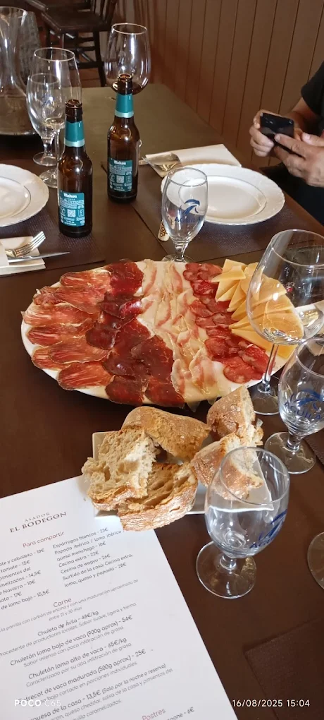 Mesa preparada para celebración